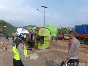 Truk Angkut CPO Terguling di Bandar Lampung, Sebabkan Macet 10 Km
