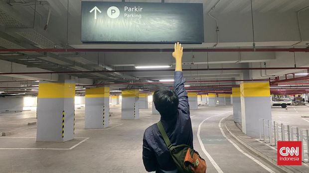 Kondisi Terkini JIS Parkir indoor Jakarta International Stadium (JIS).