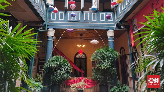 Rumah Tjong A Fie, seorang taipan Medan berdarah Tionghoa, memiliki perpaduan gaya arsitektur Melayu, China dan Barat yang indah.