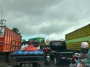 Potret Jalan Menuju Tol Ir Sutami Makassar dari Arah Tallasa City Macet 1 Km