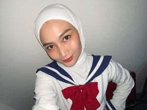 5 Potret Melody Laksani: Cosplay Sailormoon Berhijab-Manggung Bareng JKT48