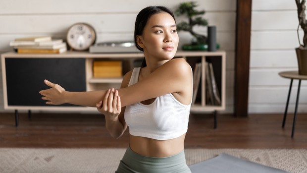 Mengenal cara alami dalam meredakan sakit perut/freepik/benzoix Ilustrasi berolahraga.