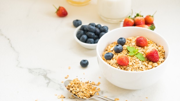 Mengenal cara alami dalam meredakan sakit perut/freepik/lifeforstock Ilustrasi oatmeal.