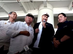 Menteri PUPR Basuki, Erick Thohir, dan Heru Budi Tinjau JIS Menteri PUPR Basuki, Erick Thohir, dan Heru Budi Tinjau JIS
