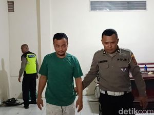 Tampang Sopir Tabrak 2 Pria hingga Tewas dalam Parit Dekat Asrama Haji Medan Tampang Sopir Tabrak 2 Pria hingga Tewas dalam Parit Dekat Asrama Haji Medan