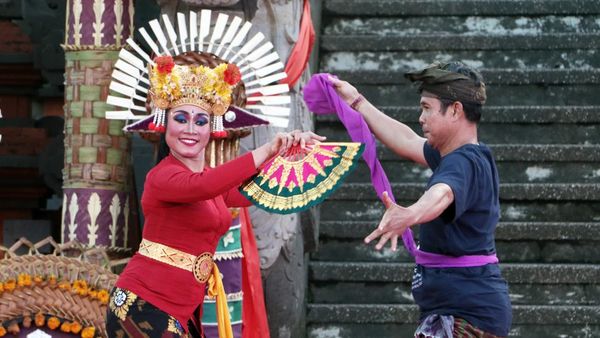 Parade Tari Joged Bumbung di Bali