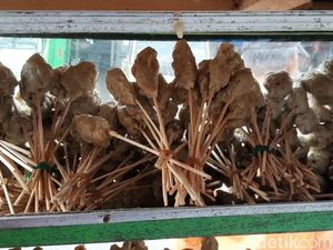 Harga Ayam Tinggi, Pedagang Sempol di Tasik Ketar-ketir