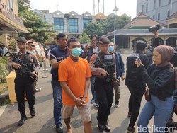 Pengakuan Kakak di Surabaya Tusuk Adik hingga Tewas: Uang Buat Jajan Anak