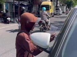 Ironis! Pengemis di Pati Karaoke Bareng LC Pakai Duit Hasil Ngemis