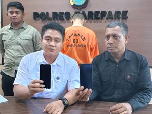 Muncikari Prostitusi Online di Parepare Jajakan Wanita Makassar Ditangkap Muncikari Prostitusi Online di Parepare Jajakan Wanita Makassar Ditangkap