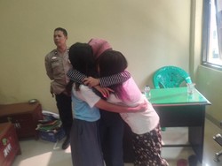 3 Remaja Putri di Palembang Baku Hantam Malam-malam Ternyata Berkerabat
