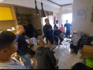 Detik-detik Si Kembar Rihana dan Rihani Senyum-senyum Ditangkap Polisi Detik-detik Si Kembar Rihana dan Rihani Senyum-senyum Ditangkap Polisi