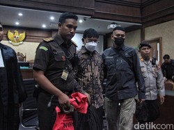 Johnny Plate Bantah Nikmati Rp 17,8 M dan Fasilitas di Korupsi BTS 4G