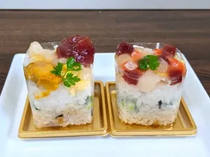 Bukan Dessert, Kafe Ini Tawarkan Sushi Berbentuk Kue Cantik Bukan Dessert, Kafe Ini Tawarkan Sushi Berbentuk Kue Cantik