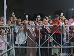 Tangis Haru Keluarga Pecah, Sambut Jemaah di Asrama Haji Pondok Gede