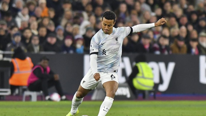 Thiago Alcantara of Liverpool in action during the Premier League match between West Ham United and Liverpool at the London Stadium, Stratford on Wednesday 26th April 2023. (Photo by Ivan Yordanov/MI News/NurPhoto)NO USE FRANCE