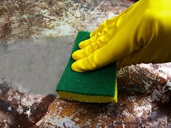 5 Tips Mencuci Peralatan Masak yang Berminyak Agar Bersih Mengilap!