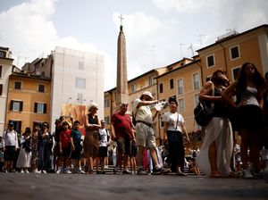 Anomali Cuaca Italia: Utara Badai Es, Selatan Panas Membara