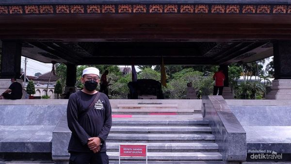 Wisata dan Ziarah ke Makam Bung Karno di Blitar