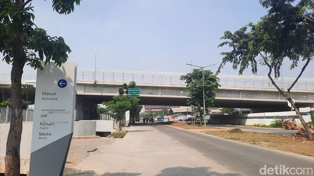 Akses transportasi menjadi salah satu bagian rencana renovasi Jakarta Internasional Stadium (JIS) agar penuhi syarat gelar Piala Dunia U-17. Begini kondisinya. (Annisa AR/detikcom)