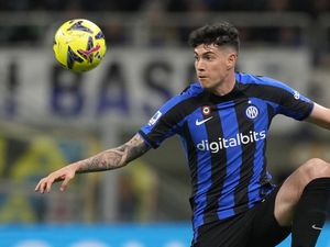 Inter Milan Tambah Kontrak Bastoni Sampai 2028