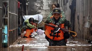 Banjir Akibat Hujan Deras Tewaskan Belasan Orang di Chongqing China