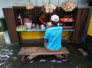Waspada Potensi Banjir Rob di Pesisir Jatim Akibat Fase Bulan Perigee Waspada Potensi Banjir Rob di Pesisir Jatim Akibat Fase Bulan Perigee