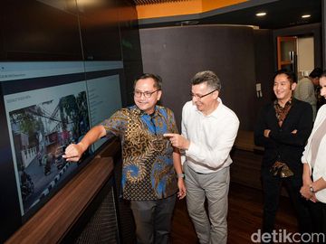 Box Roatex Unjuk Kesiapan Uji Coba Bayar Tol Tanpa Setop