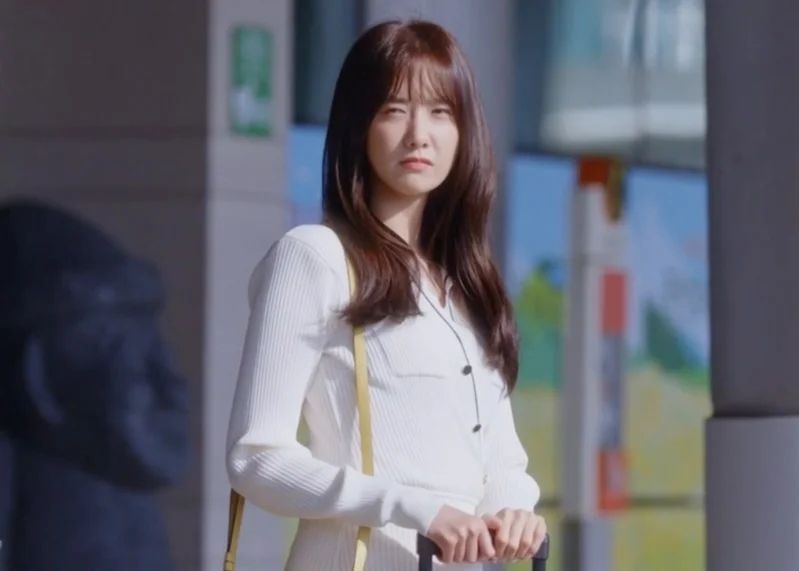 Cheon Sa Rang saat mengenakan gaun rajutan putih yang membuatnya kelihatan anggun (Yoona SNSD/Foto: inkistyle.com)