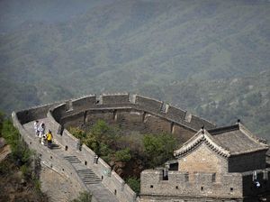 Heboh Aksi Tak Terpuji 2 Turis, Pamer Bokong depan Kamera Heboh Aksi Tak Terpuji 2 Turis, Pamer Bokong depan Kamera