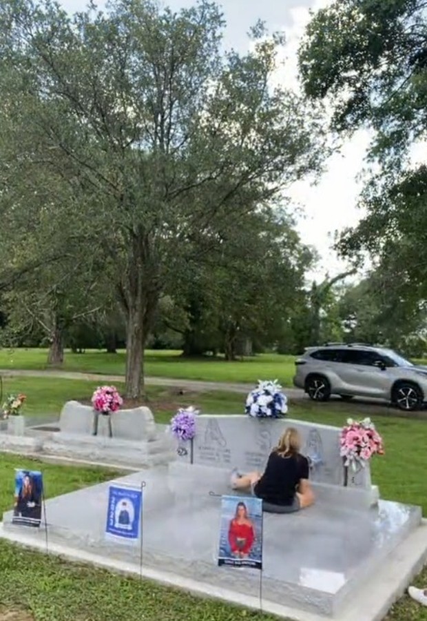 Dawn Simmons Mengunjungi Makam Anaknya Setiap Hari/Foto: TikTok.com/katiederouen1