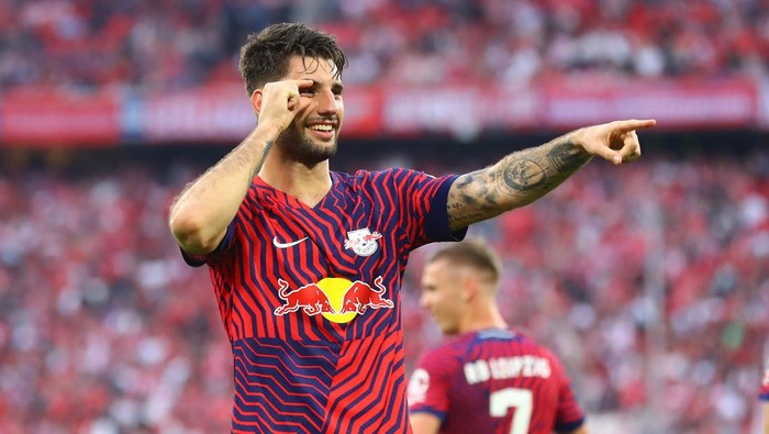 Bayern Muenchen - RB Leipzig / Bundesliga München, 20.05.2023, Allianz Arena, Fußball Bundesliga, Spieltag 33 , FC Bayern Muenchen vs. RB Leipzig , Tor für Leipzig zum 1:3. Im Bild: Torschütze Dominik Szoboszlai 17, RB Leipzig verwandelt einen Elfmeter , Fotos: PICTURE POINT / Roger Petzsche ,Ê Nur für journalistische Zwecke. Only for editorial use DFL regulations prohibit any use of photographs as image sequences and/or quasi-video. ,Ê Veröffentlichung ist honorarpflichtig, zzgl. MwSt. ,  , *** Bayern Muenchen RB Leipzig Bundesliga Munich, 20 05 2023, Allianz Arena, Football Bundesliga, Matchday 33 , FC Bayern Muenchen vs RB Leipzig , Goal for Leipzig to 1 3 In the picture scorer Dominik Szoboszlai 17, RB Leipzig converts a penalty , Photos PICTURE POINT Roger Petzsche ,Ê Only for journalistic use Only for editorial use DFL regulations prohibit any use of photographs as image sequences and or quasi video ,Ê Publication is subject to a fee, plus VAT ,  , Picture PointNo Use Switzerland. No Use Germany. No Use Japan. No Use Austria