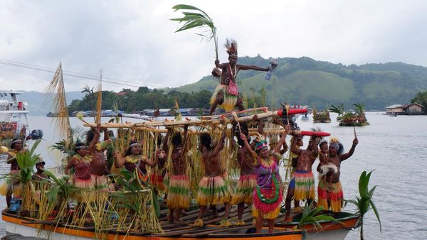 Festival Danau Sentani Papua Resmi Dibuka