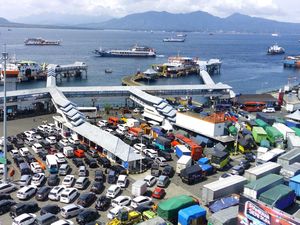 Warga Diminta Lewat Jalur Selatan Hindari Macet Antrean Pelabuhan Ketapang Warga Diminta Lewat Jalur Selatan Hindari Macet Antrean Pelabuhan Ketapang