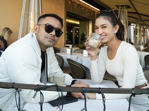 Momen Judika Makan Bareng Istri hingga Rekan Artis Momen Judika Makan Bareng Istri hingga Rekan Artis