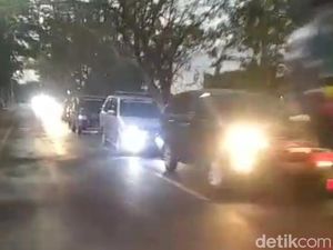Kendaraan Mengular 12 Km Imbas Antrean di Pelabuhan Ketapang Banyuwangi Kendaraan Mengular 12 Km Imbas Antrean di Pelabuhan Ketapang Banyuwangi