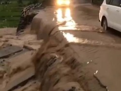Hujan Deras Semalaman Sebabkan Sungai di Lahat Meluap-Jalan Longsor