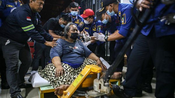 Momen Evakuasi Pria 200 Kg, Kasus Obesitas Terbaru di Tangerang