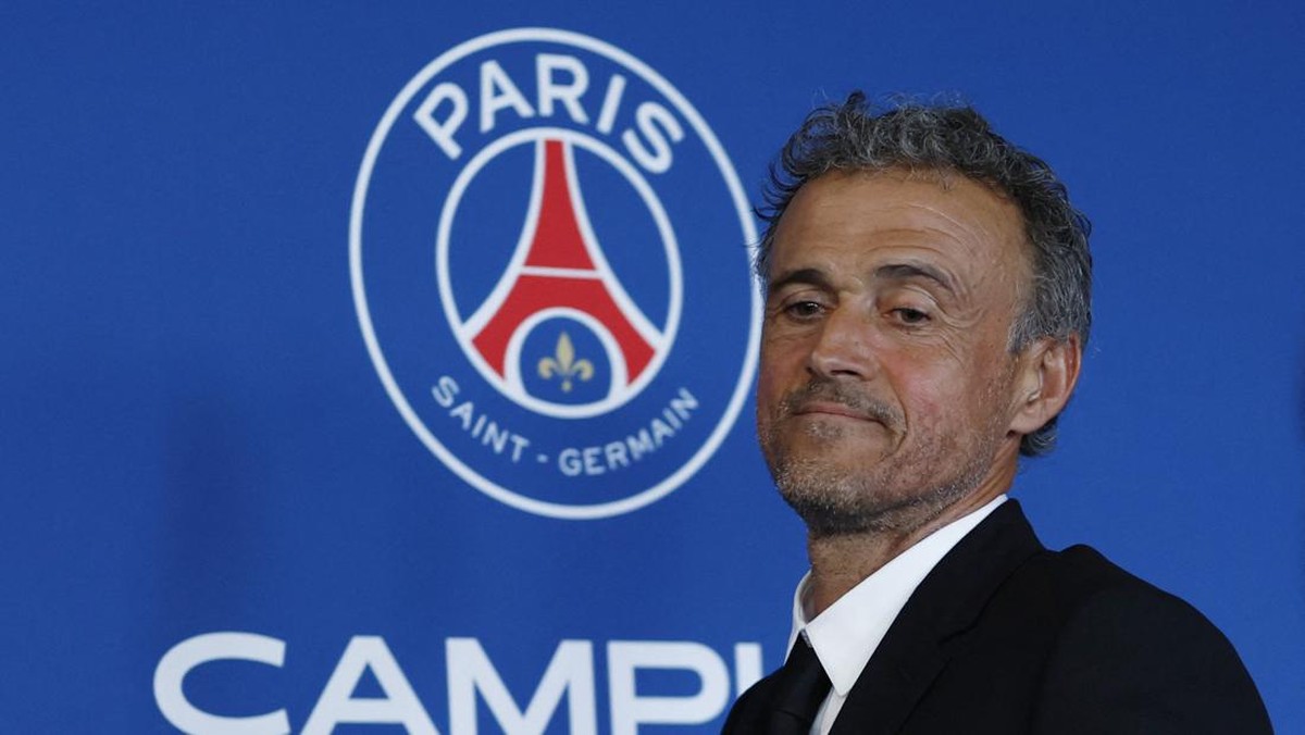 Luis Enrique menjelang PSG melawat ke kandang AC Milan. (Foto: REUTERS/GONZALO FUENTES)