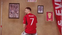 Mason Mount adalah rekrutan baru MU. Aksinya kini sedemikian ditunggu. Menyandang nomor tujuh, ia niscaya ingin langsung membuktikan kemampuan sedari pramusim. Foto: dok Manchester United  