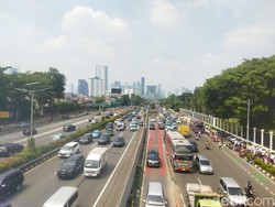 Massa Demo Perangkat Desa Bubar, Lalin Depan DPR Kembali Normal