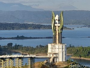 Menara Kujang Sapasang, Wisata Baru Estetik yang Sedang Dibuat di Sumedang Menara Kujang Sapasang, Wisata Baru Estetik yang Sedang Dibuat di Sumedang