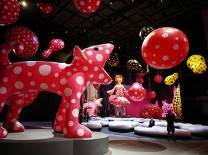 Mengunjungi Pameran Yayoi Kusama di Manchester Inggris