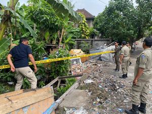 Tebar Bau Busuk ke Permukiman, Gudang Pengepul Rongsokan Disegel