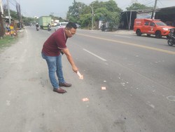 Pasutri Pemotor Kena Peluru Nyasar di Tangerang, Polisi Bawa Korban ke RS