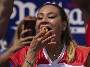 Habiskan Makanan Porsi Super Jumbo di Resto Ini Diganjar Hadiah 79 Juta Habiskan Makanan Porsi Super Jumbo di Resto Ini Diganjar Hadiah 79 Juta