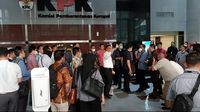 Potret Sambutan dan Tepuk Tangan Pegawai KPK Sambut Brigjen Endar