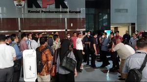 Potret Sambutan dan Tepuk Tangan Pegawai KPK Sambut Brigjen Endar