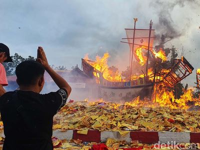 Potret Tradisi Bakar Tongkang di Rokan Hilir yang Sarat Budaya Tionghoa