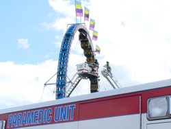 Roller Coaster Macet, Penumpang Tergantung Berjam-jam